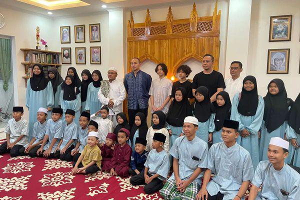 Ultah Ashraf, 7 Potret Tiko Aryawardana Gelar Yasinan dan Doa Bersama