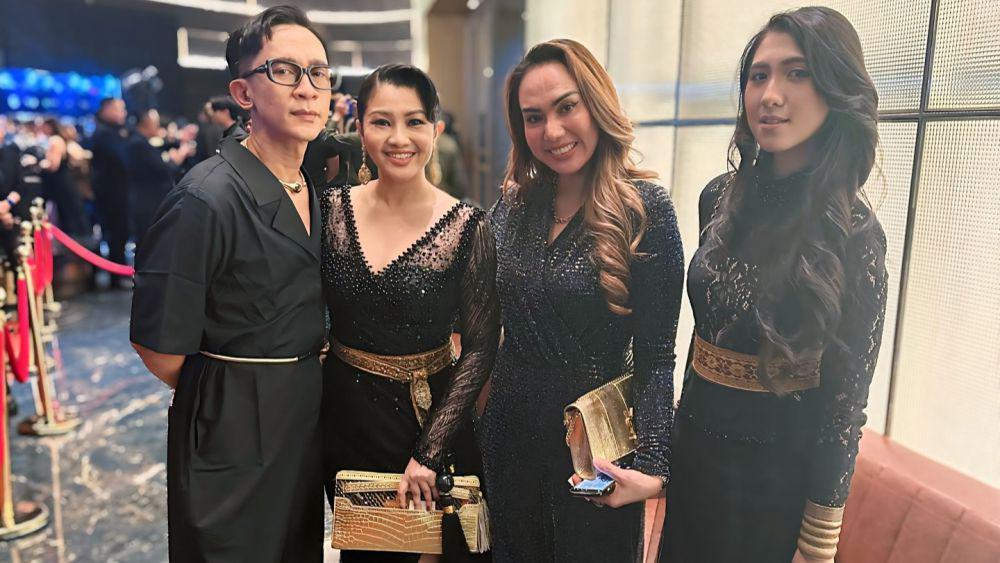 7 Potret Fitri Carlina Hadir di Acara Miss Universe Indonesia, Glamor!