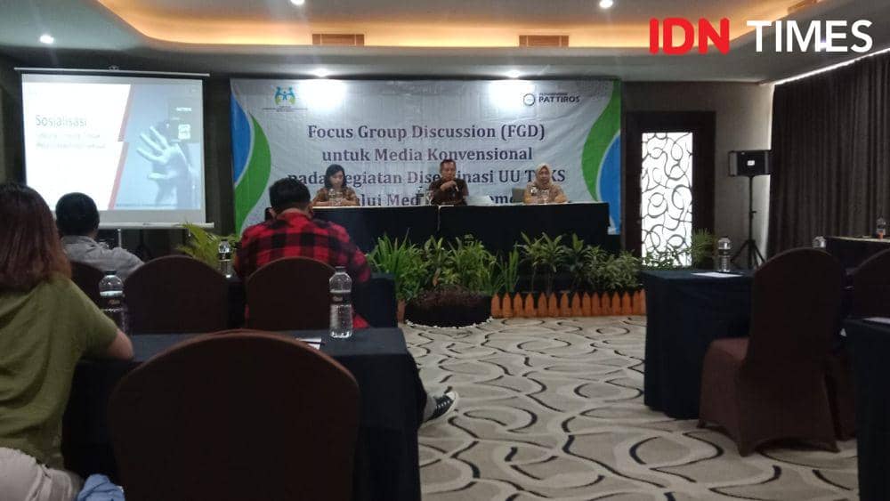kegiatan FGD untuk media konvensional pada kegiatan diseminasi UU TPKS di MG Setos Jalan Gajahmada, Semarang, Jumat (20/9/2024). (IDN Times/Fariz Fardianto)