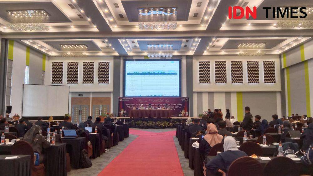 Rapat pleno terbuka penetapan DPT Kota Makassar di Hotel Maxone, Jumat (20/9/2024). (IDN Times/Asrhawi Muin)