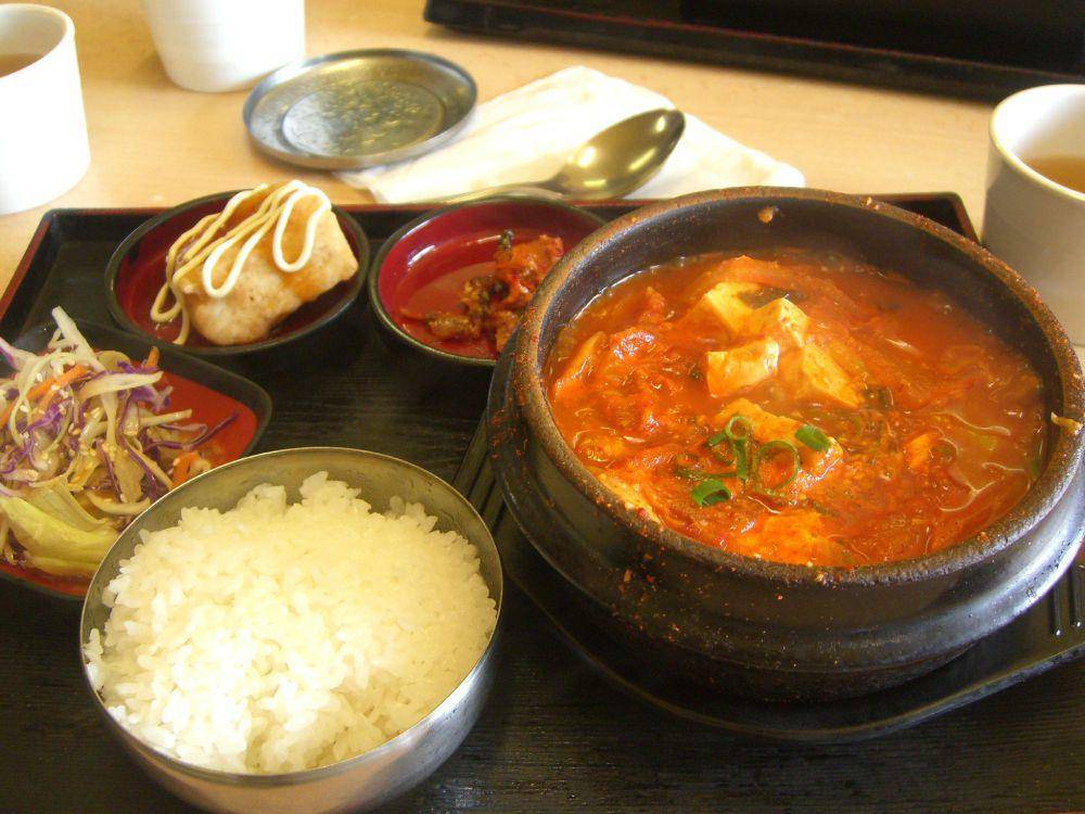 kimchi jjigae (commons.wikimedia.org/Alpha)