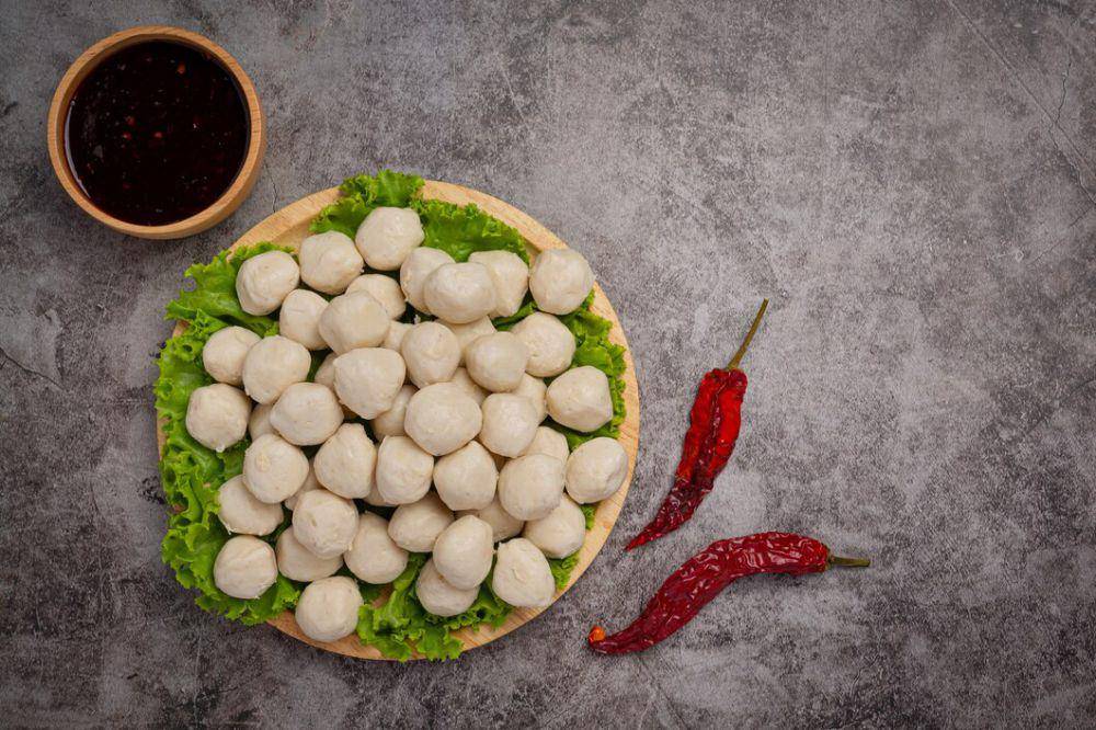 ilustrasi bakso ayam (freepik.com/jcomp)