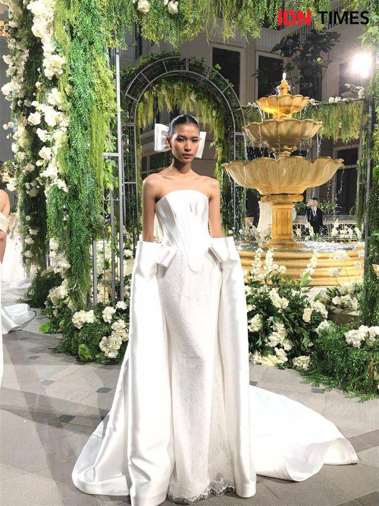 Potret koleksi gaun pengantin Sebastian Gunawan bertajuk 'REVERIE'. 19 September 2024. (IDN Times/Hani Safanja)