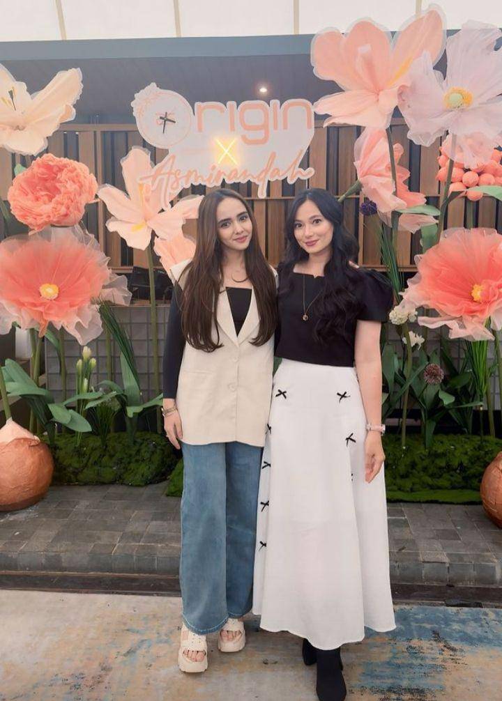 Potret artis hadiri launching brand kolab Asmirandah (Instagram.com/sabrinth)