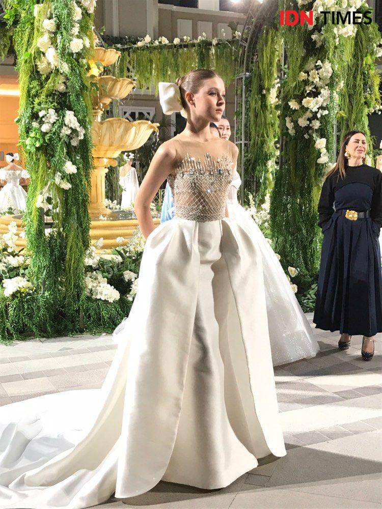 Potret koleksi gaun pengantin Sebastian Gunawan bertajuk 'REVERIE'. 19 September 2024. (IDN Times/Hani Safanja)