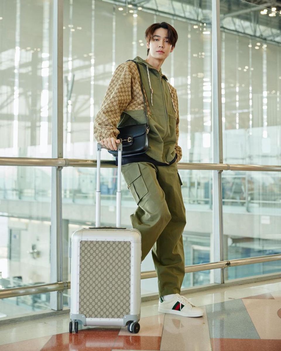 outfit cowok bumi ala Dew Jirawat (instagram.com/dew_jsu)