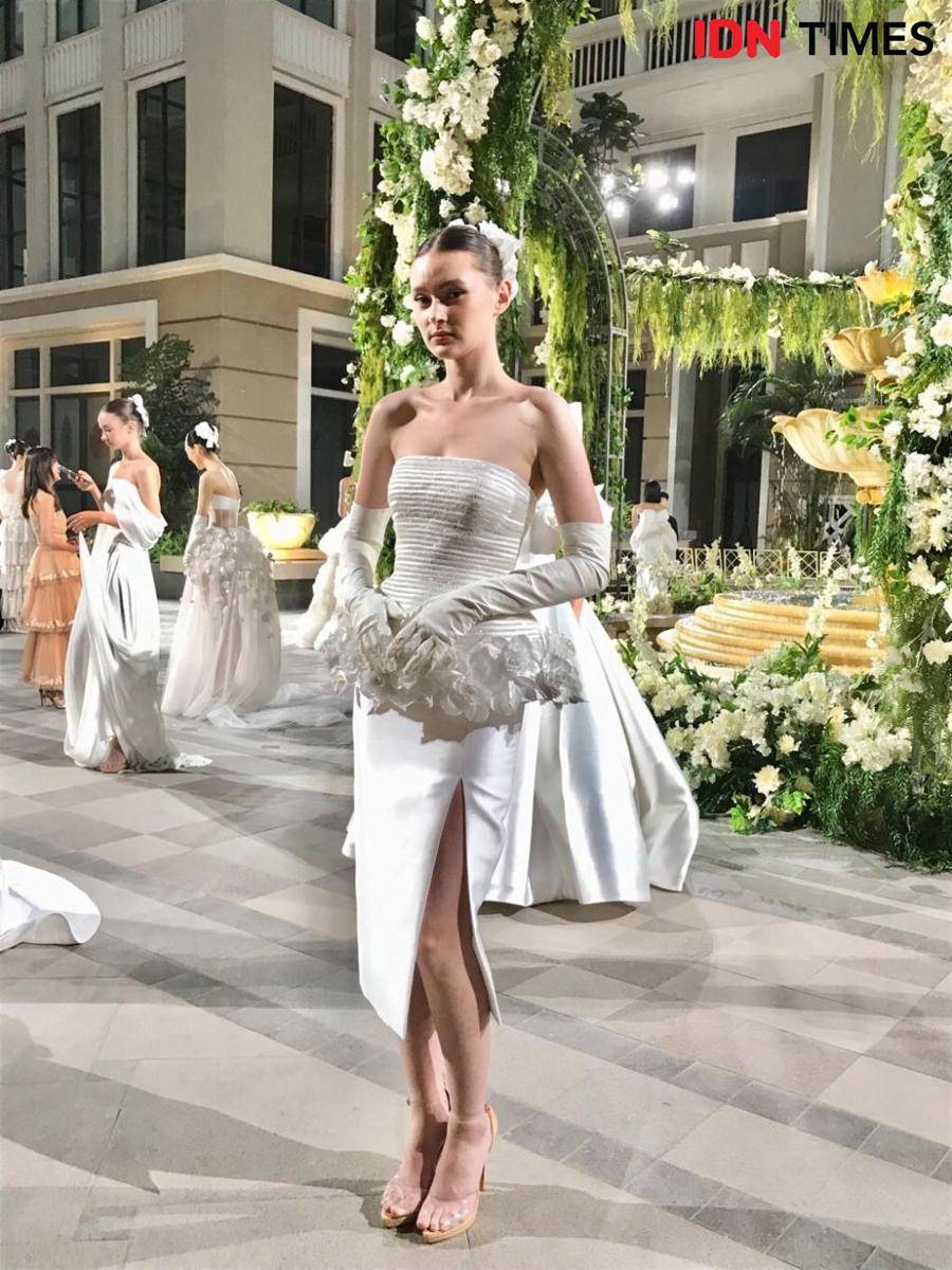 Potret koleksi gaun pengantin Sebastian Gunawan bertajuk 'REVERIE'. 19 September 2024. (IDN Times/Hani Safanja)