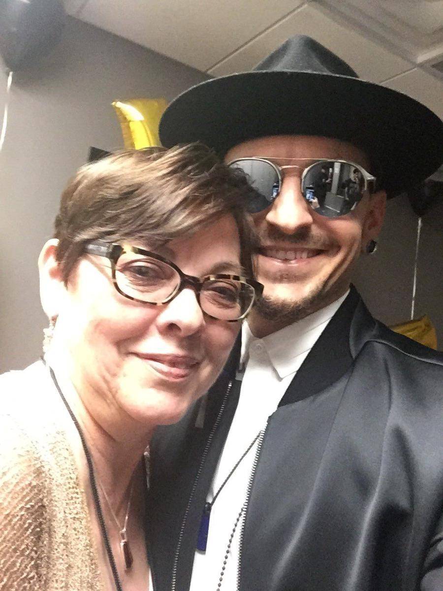 Susan Eubanks dan Chester Bennington (x.com/susan_eubanks5)