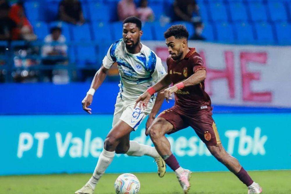 Salah satu momen pertandingan pekan ke-31 BRI Liga 1 2023/24 antara PSM Makassar versus PSIS Semarang yang berlangsung di Stadion Batakan Balikpapan pada 16 April 2024. (Instagram.com/psisfcofficial)