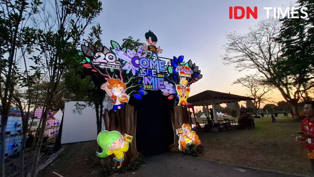 Come See Mie Fest 2024 di Candi Prambanan, Yogyakarta, pada Jumat (20/9/2024). (IDN Times/Adyaning Raras)