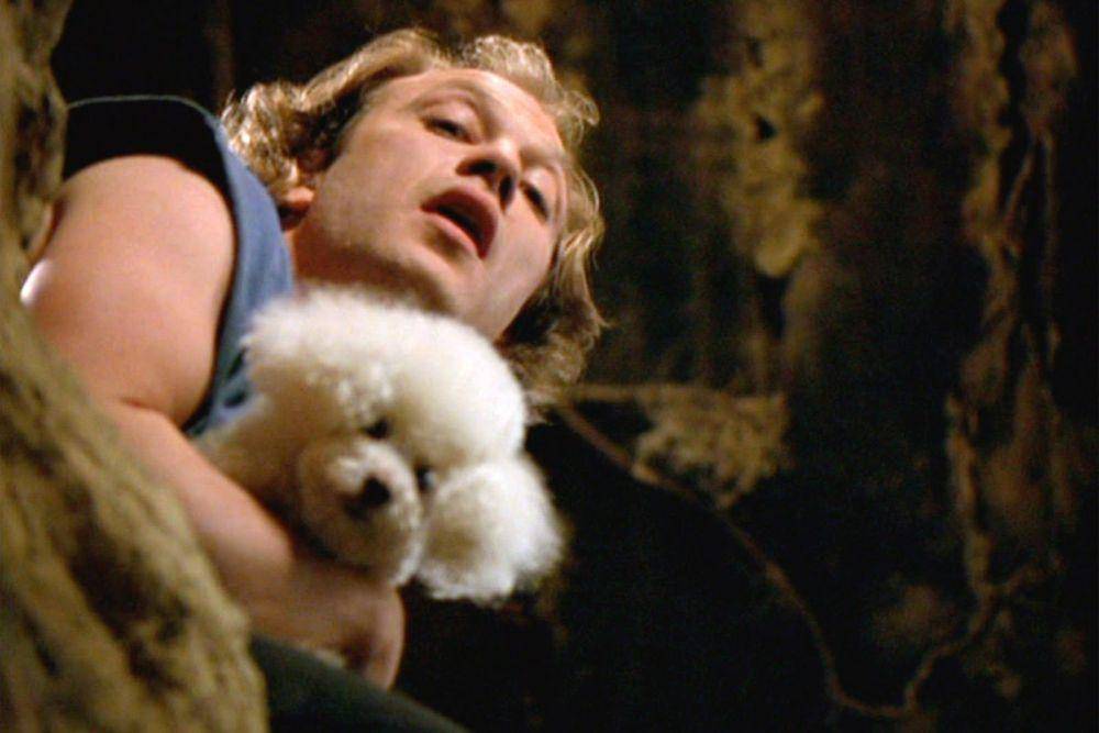 cuplikan adegan Buffalo Bill dalam film The Silence of the Lambs (dok. Strong Heart Productions/The Silence Of the Lambs)