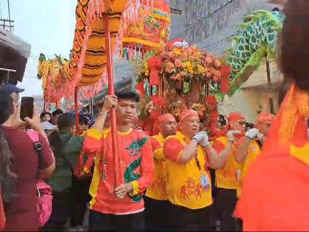 Ritual Gotong Toapekong Wujud Toleransi