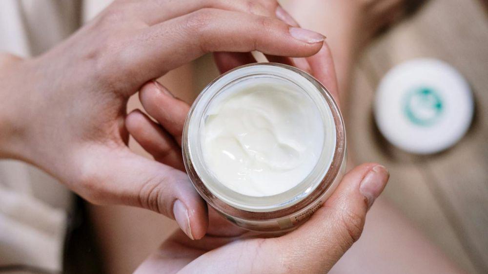 4 Tips Memilih Skincare yang Tepat untuk Kulit Kering