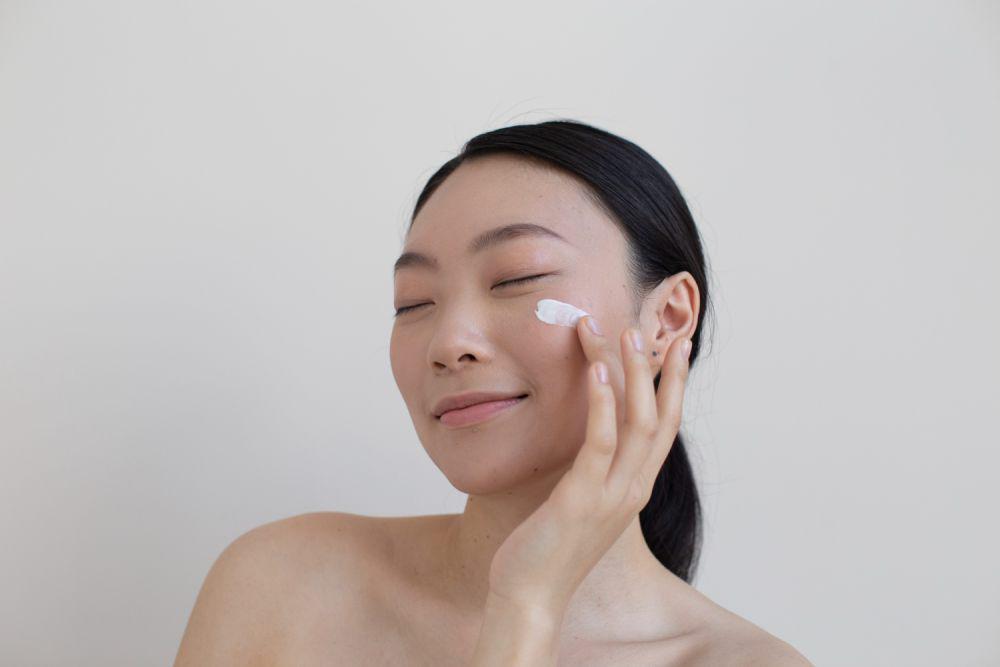 5 Rekomendasi Primer untuk Menyamarkan Pori-Pori dan Makeup Tahan Lama
