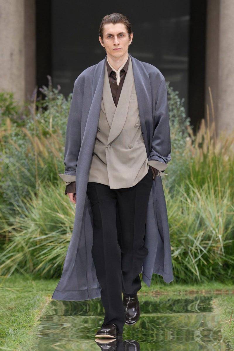 BOSS S/S '25 di Milan Fashion Week 2024 (dok. Hugo Boss)