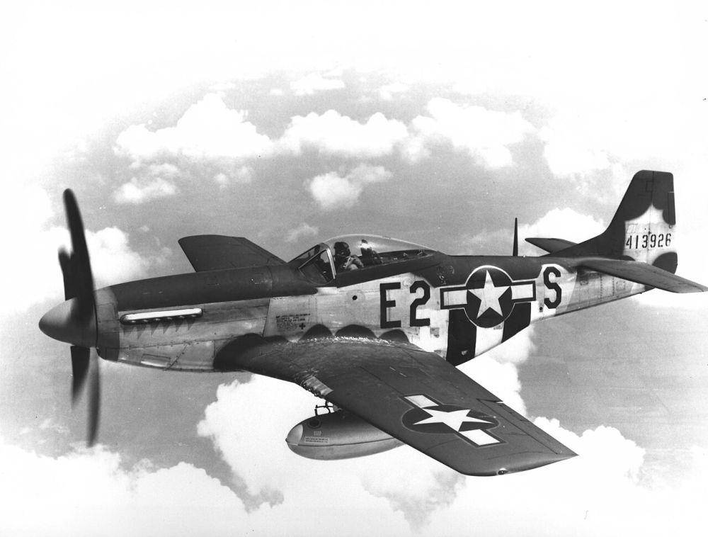 potret P-51D dari skuadron tempur ke 375th ketika terbang di tahun 1944 (commons.wikimedia.org/U.S. Air Force)