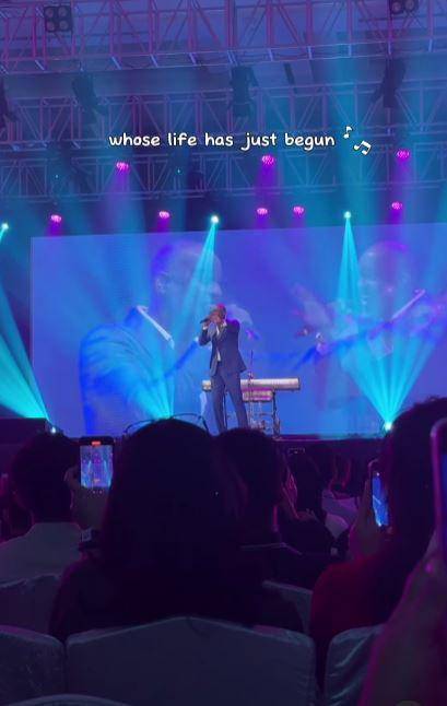 Citra Kirana dan Rezky konser Brian McKnight (Instagram.com/citraciky)