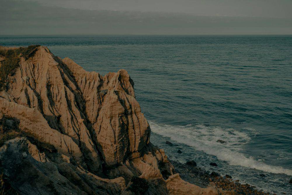Montauk, New York  (unsplash.com/ Clay Banks)
