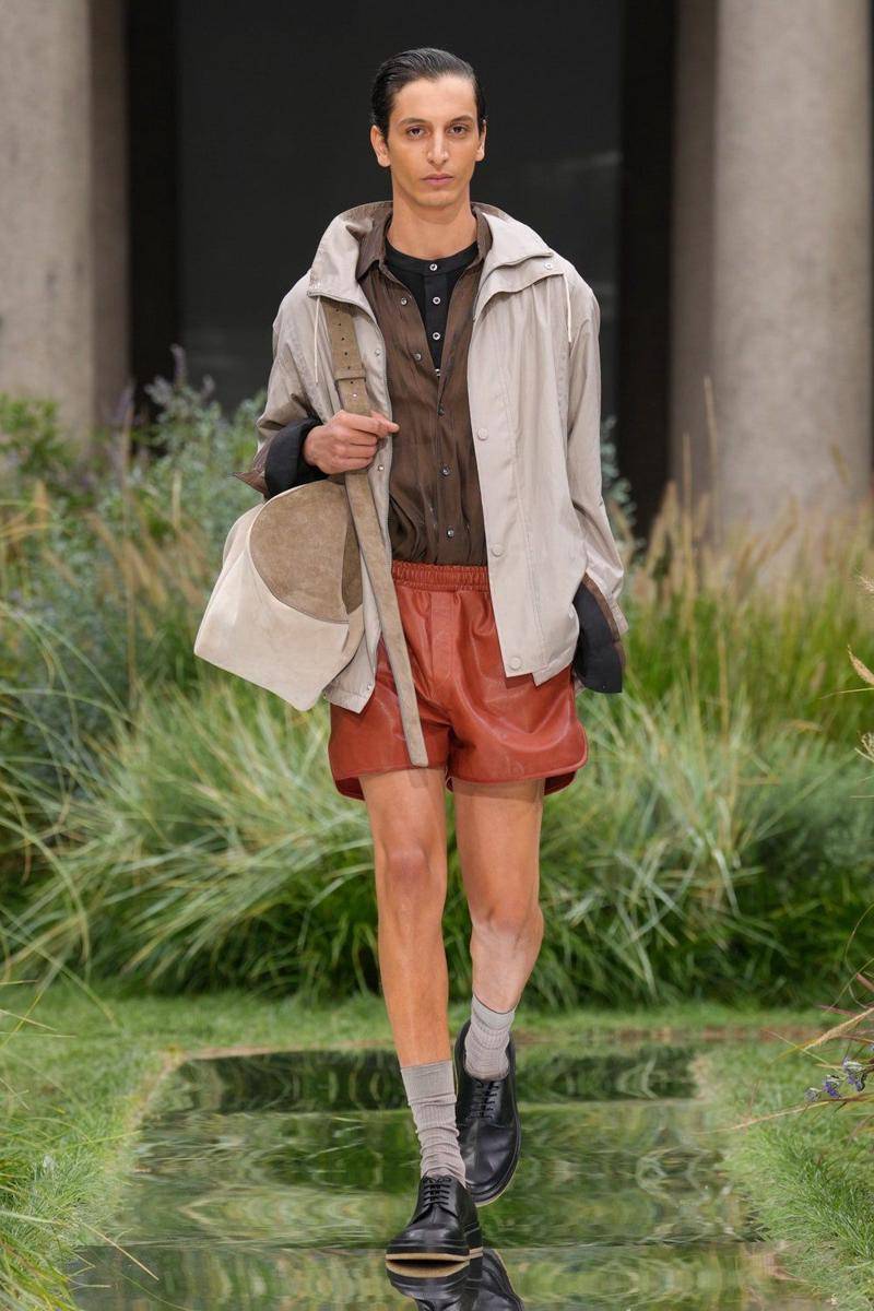 BOSS S/S '25 di Milan Fashion Week 2024 (dok. Hugo Boss)