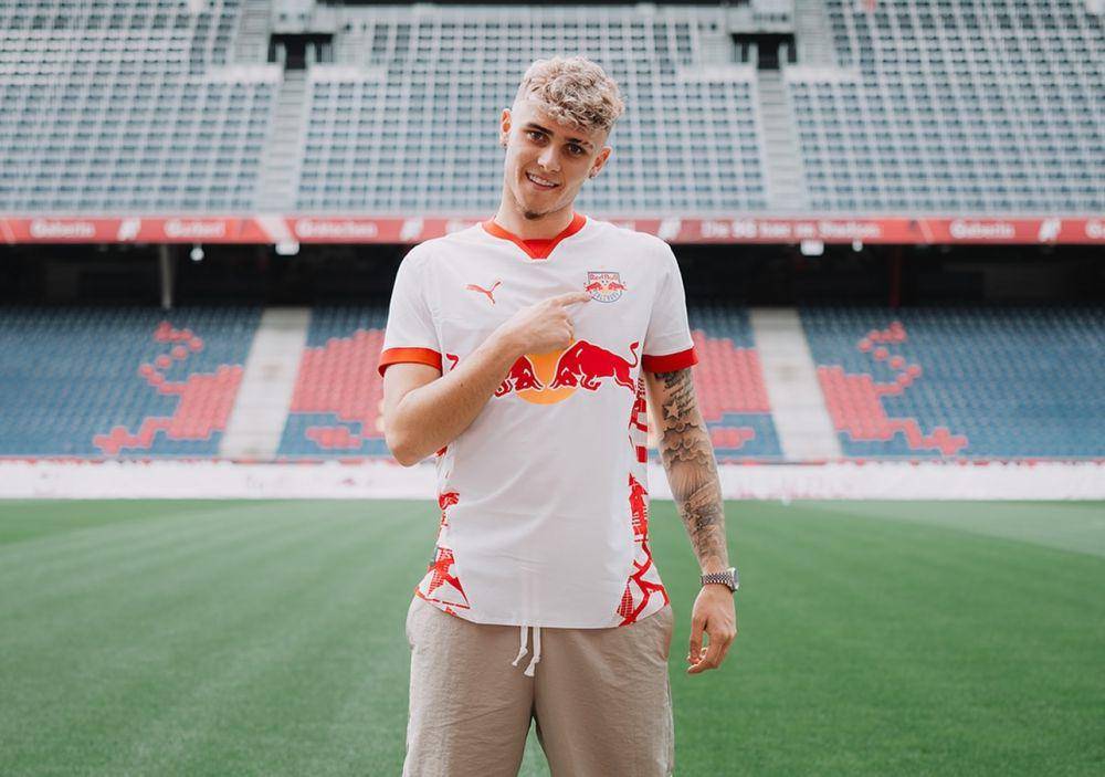 Bobby Clark saat bergabung dengan Red Bull Salzburg. (instagram.com/fcredbullsalzburg)