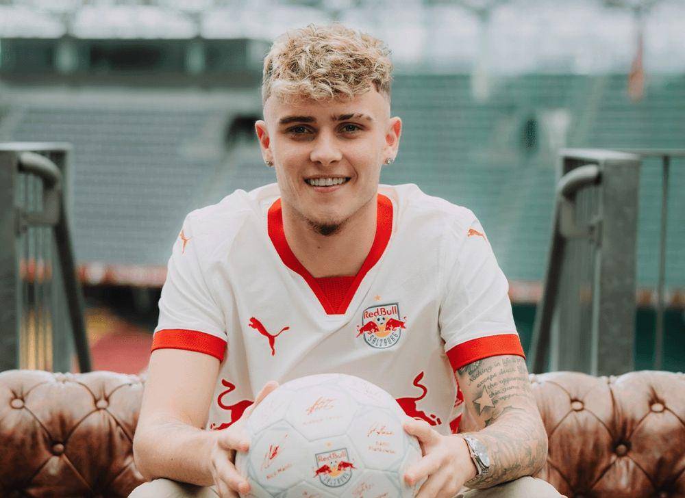 Bobby Clark saat resmi membela Red Bull Salzburg. (instagram.com/fcredbullsalzburg)