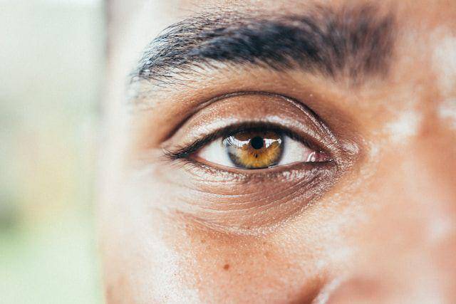 ilustrasi mata pria (unsplash.com/Gayatri Malhotra)