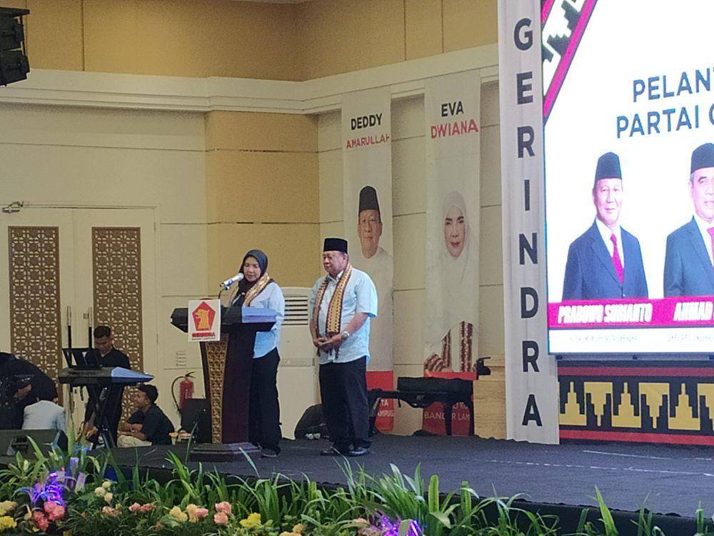 Petahana calon Wali Kota Bandar Lampung, Eva Dwiana-Deddy Amarullah. (IDN Times/Muhaimin).