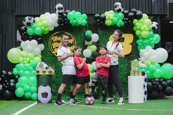 8 Potret Gender Reveal Kehamilan Ketiga Duma Riris, Sekalian Ultah