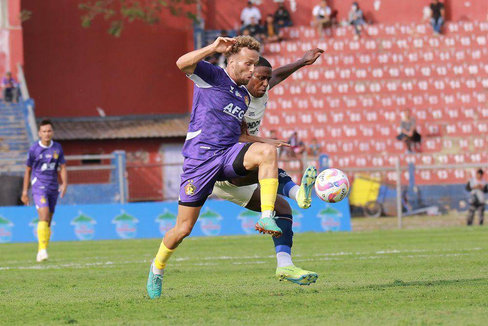 Persik Kediri dalam laga melawan Persita Tangerang pada pekan ke-5 Liga 1 2024/2025. (ligaindonesiabaru.com)