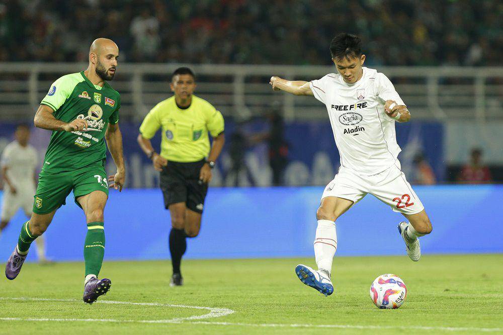 Persis Solo dalam laga menghadapi Persebaya Surabaya pada pekan ke-5 Liga 1 2024/2025. (ligaindonesiabaru.com)