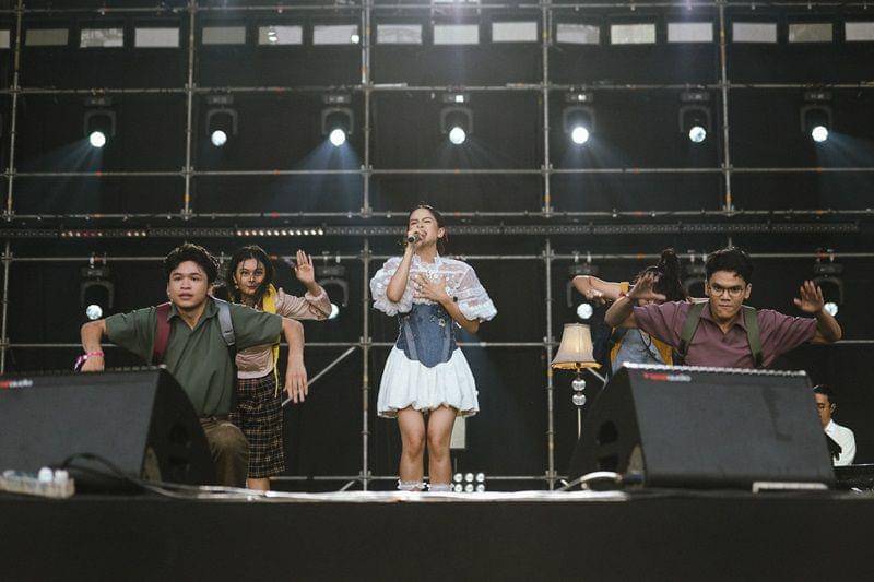 Maudy Ayunda menghibur para Maudears di Pestapora Stage  (Dok. Boss Creator/Agra Suseno)