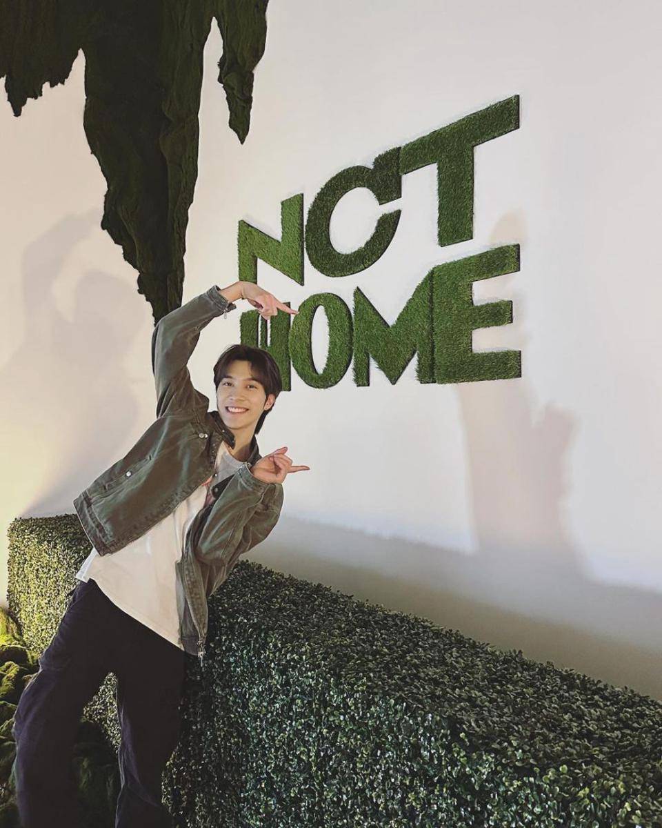 outfit liburan ala Hendery WayV (instagram.com/i_m_hendery)
