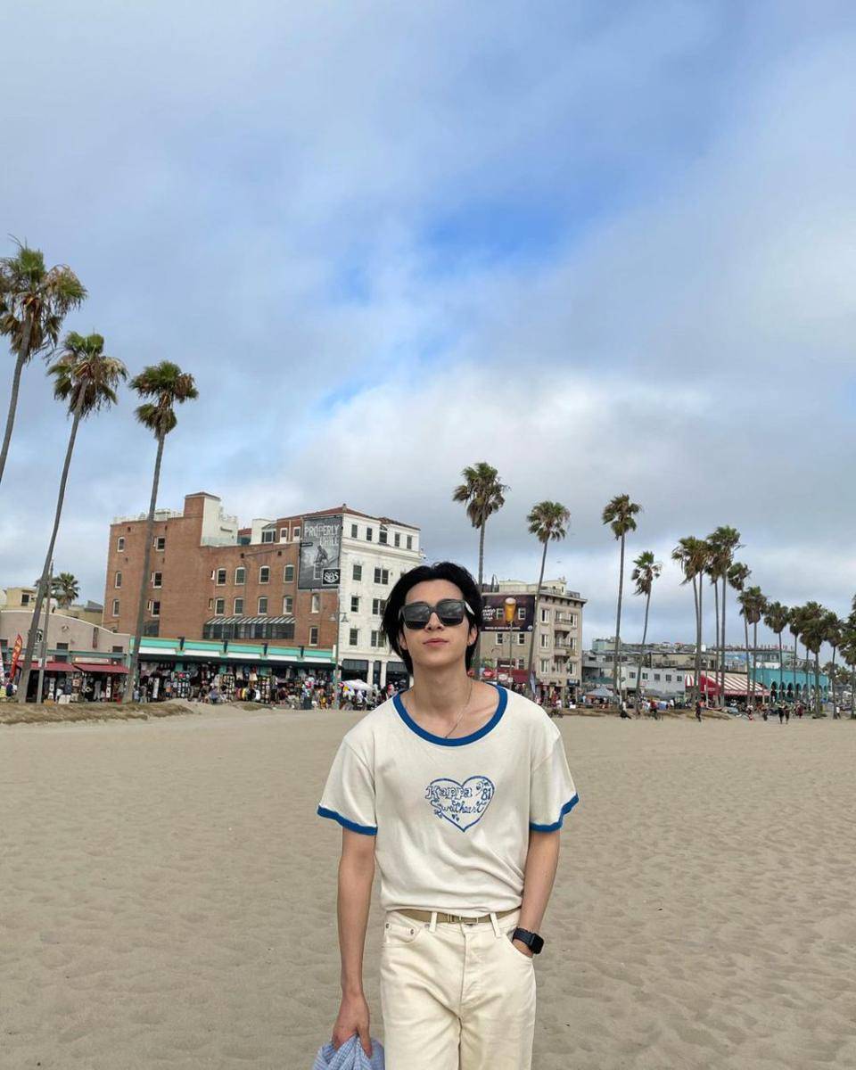 outfit liburan ala Hendery WayV (instagram.com/i_m_hendery)