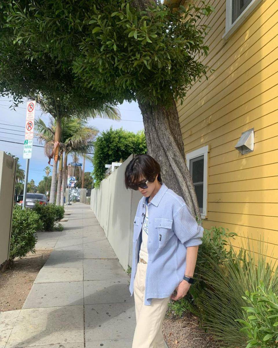 outfit liburan ala Hendery WayV (instagram.com/i_m_hendery)