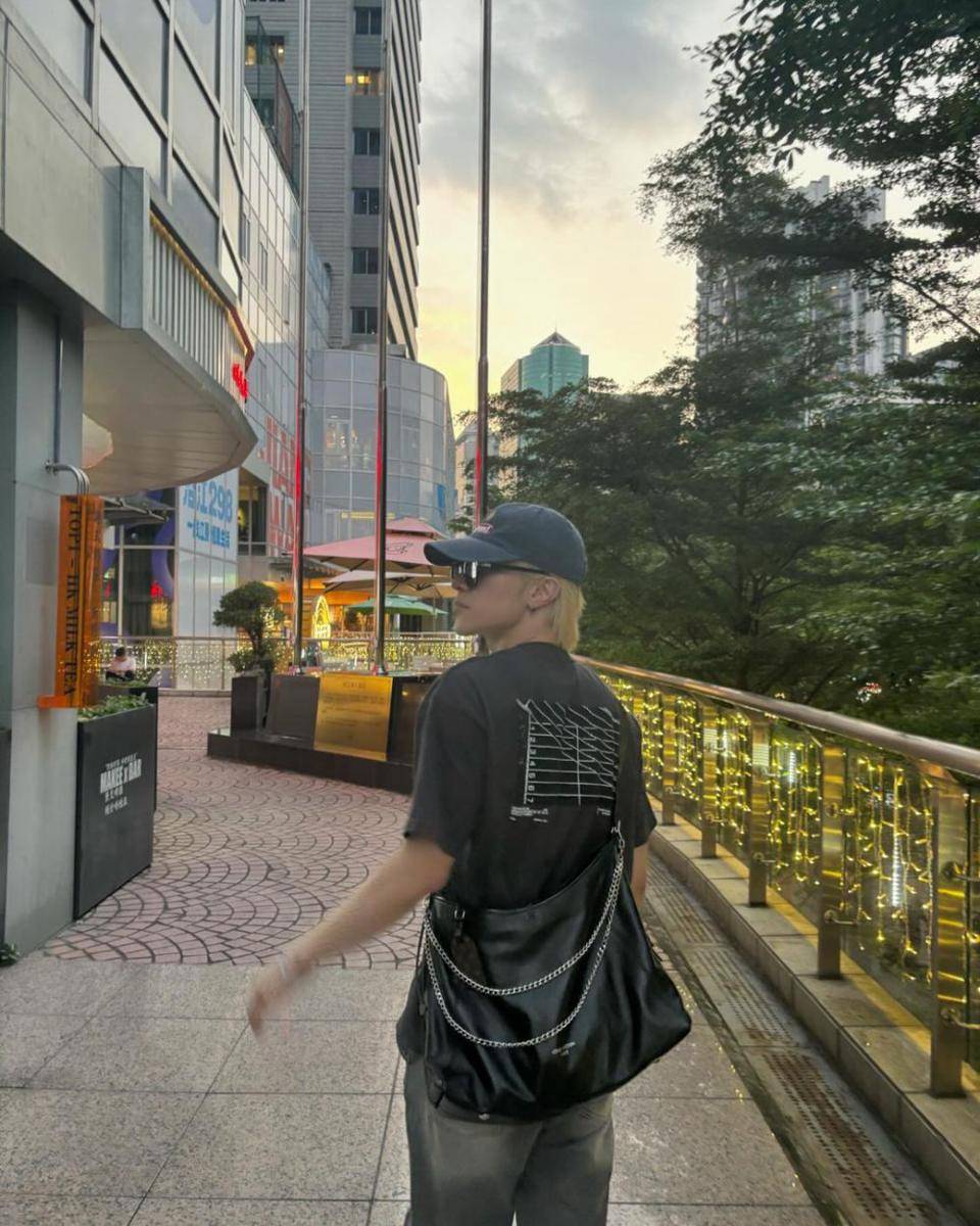 outfit liburan ala Hendery WayV (instagram.com/i_m_hendery)