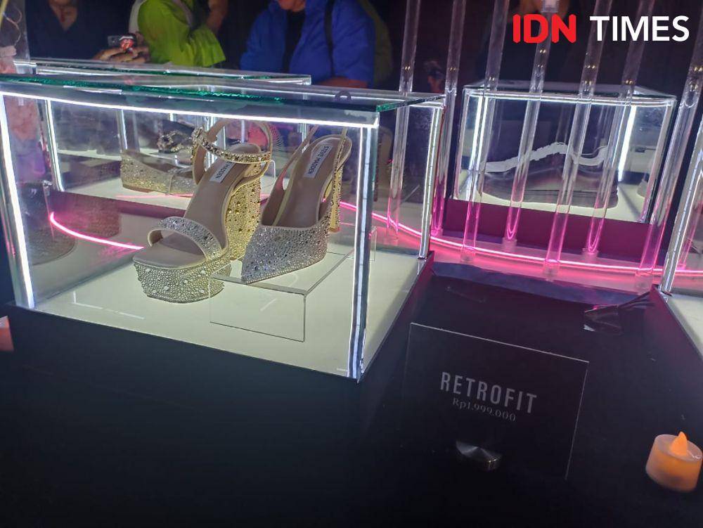 Koleksi Fall Winter 2024 Steve Madden yang ditampilkan di Queens Head Jakarta dengan tema Steve Madden Clubhouse. 20 September 2024. (IDN Times/M. Tarmizi Murdianto