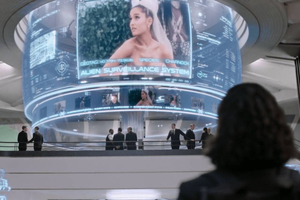 cuplikan adegan yang diperankan Ariana Grande dalam film Man in Black: International (dok. Columbia Pictures/Man in Black: International)