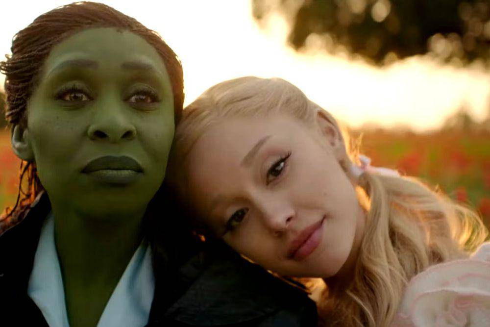 cuplikan adegan yang diperankan Ariana Grande dalam film Wicked (dok. Marc Platt Productions/Wicked)