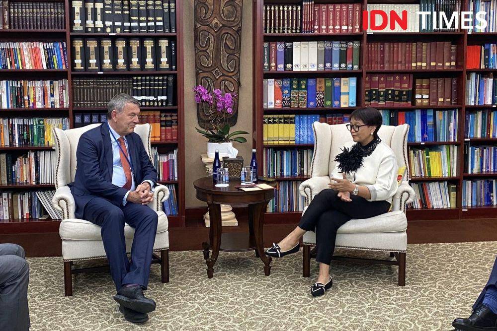 Menteri Luar Negeri RI Retno Marsudi dan Komisioner Jenderal tthe United Nations Relief and Works Agency for Palestine Refugee in the Near East (UNRWA), Philippe Lazzarini. (IDN Times/Sonya Michaella)