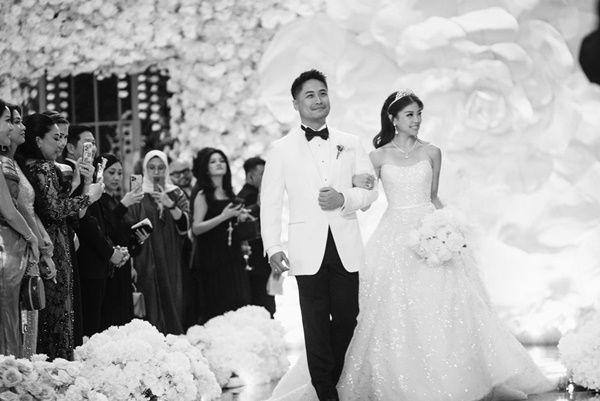 7 Potret Resepsi Clarissa Tanoe dan Anthony Tjipto di Indonesia