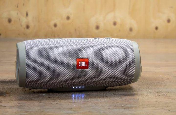 JBL Charge 3 (youtube.com/Spare Time Workshop)
