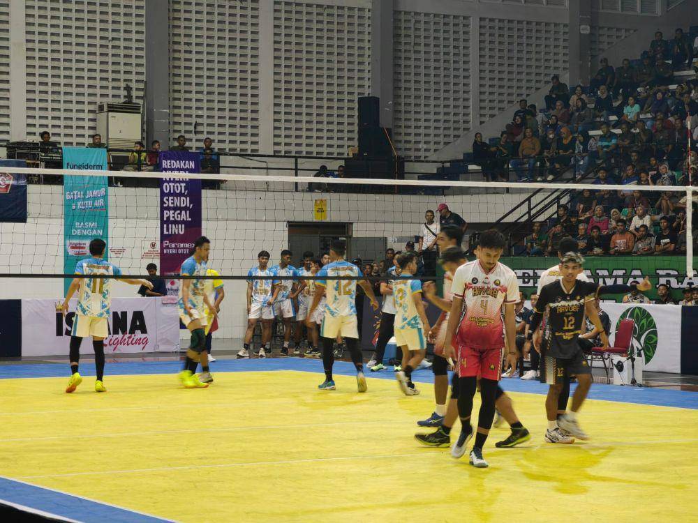 Open Tournament Bola Voli Piala Panglima TNI tahun 2024 di GOR Sritex Arena, Solo. (IDN Times/Larasati Rey)