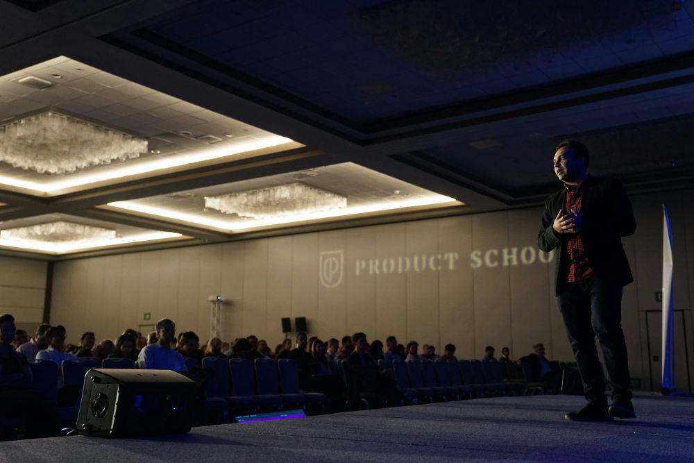 ilustrasi perkenalan diri saat PKKMB (unsplash.com/Product School)