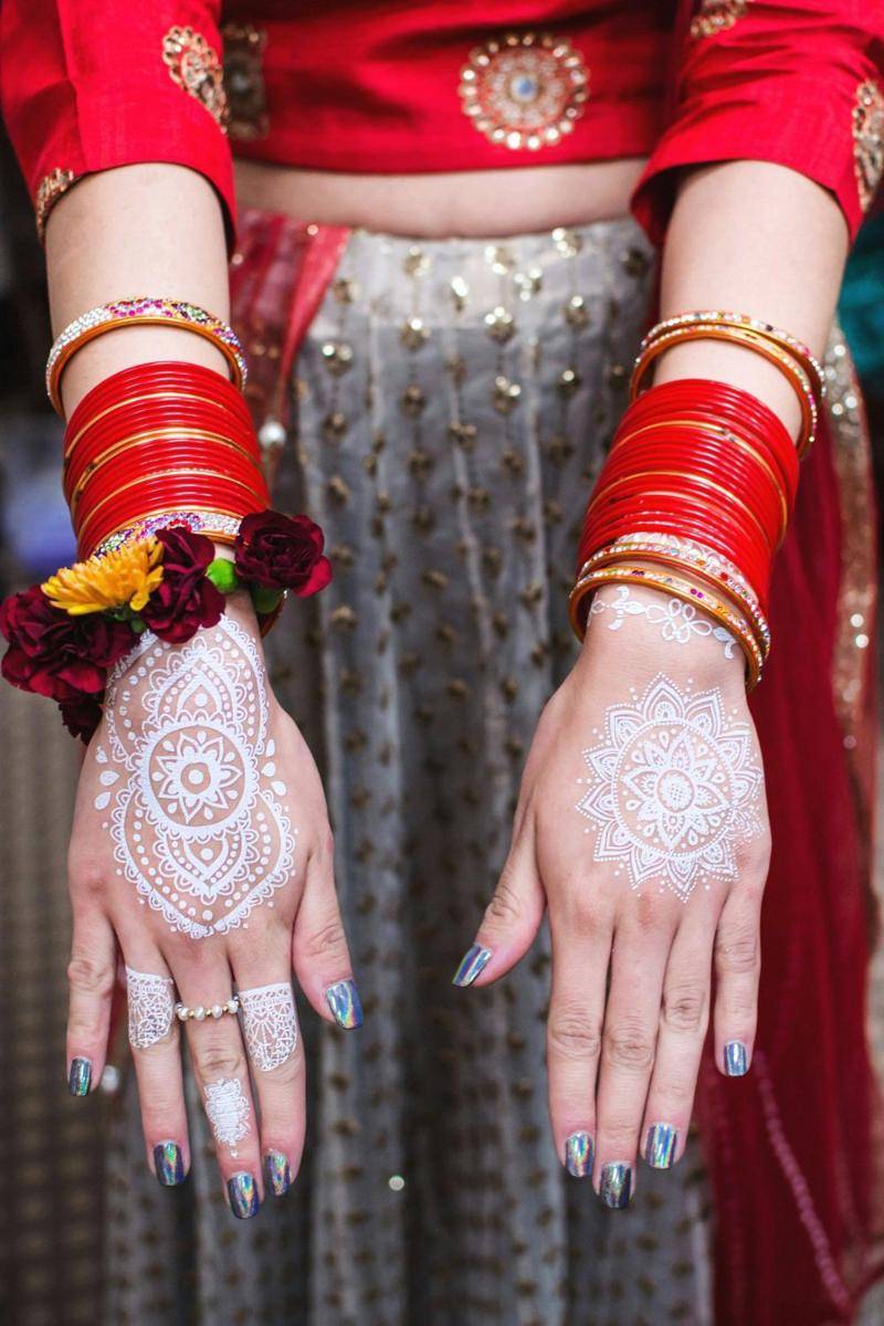 ilustrasi henna pengantin (unsplash.com/Victoria Heath)