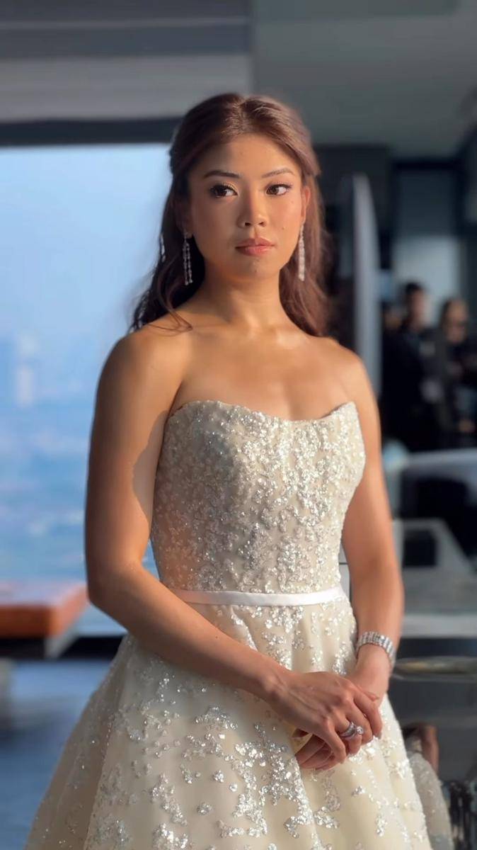 gaya Clarissa Tanoe saat resepsi nikah di Jakarta (instagram.com/jeffrywellyhair)