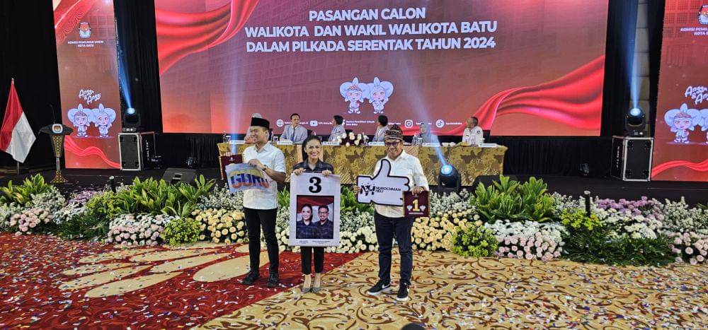 Undian nomor urut Paslon Wali Kota dan Wakil Wali Kota Batu 2024. (IDN Times/Rizal Adhi Pratama)
