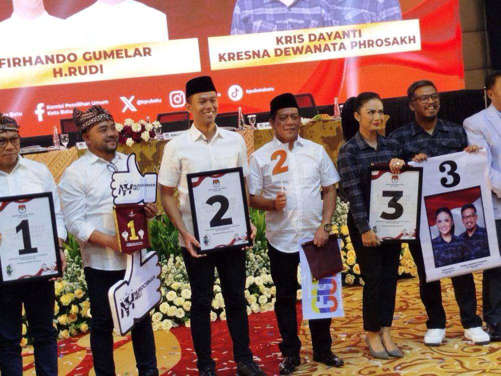 Undian nomor urut Paslon Wali Kota dan Wakil Wali Kota Batu 2024. (IDN Times/Rizal Adhi Pratama)