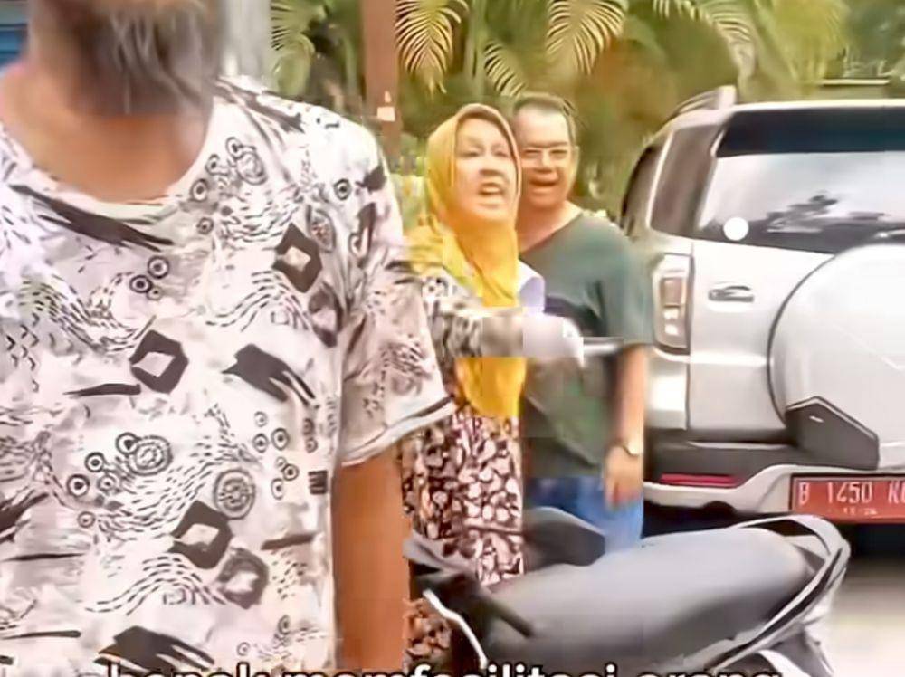 ASN di Bekasi larang tetangganya beribadah. (Tangkapan layar video @Permadiaktivis2)