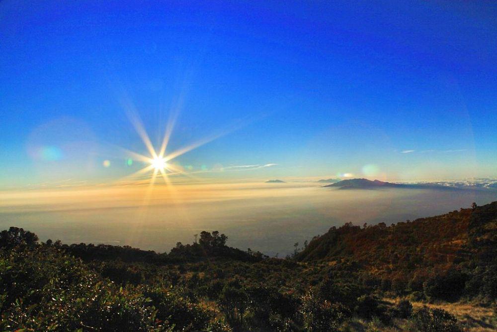 Rute ke Kawah Gunung Lawu Lewat Jalur Cemara Kandang