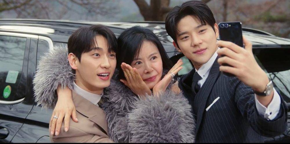 Yoon Park, Jin Hee Kyung, dan Moon Sang Min di Cinderella at 2 AM (dok. Coupang Play/Cinderella at 2 AM)